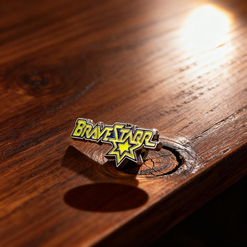 Broche Clássico de Anime com L - Anime Merchandise Logo avaliação e preço